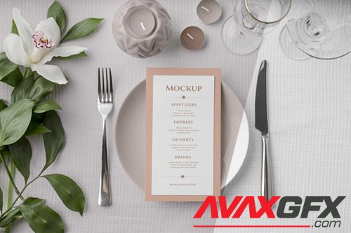 Flat lay of spring menu psd mock up on plate with cutlery and flowers