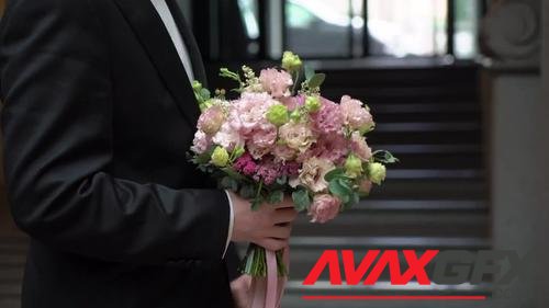 MotionArray – Man Holding A Wedding Bouquet 1015118