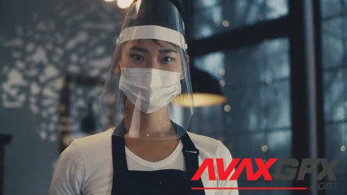 MotionArray – Restaurant Waitress In PPE 892695