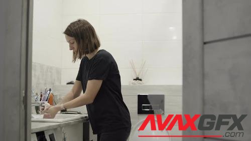 MotionArray – Woman Washing Hands In Sink 1042289